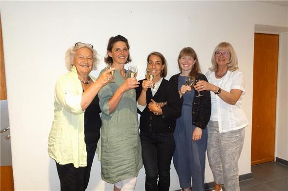 Marianne Haueter (Hebamme und Vertretung Betrieb), Ursula Michel (Kommunikation und Website), Susanne Reber (Co-Betriebsleiterin, Hebamme und Pflegefachfrau), Hebamme Hannah Niederberger und Präsidentin Anne Speiser.