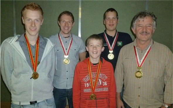 Mario Wyssmüller Gewinner Jungschützen-Kurs, Bruno Wyssmüller Jahresmeister Feld D, Ruedi Bühler Gewinner Nachwuchs-Kurs, Roger Stucki Jahresmeister Feld A, Ueli von Niederhäusern Jahresmeister Feld B.