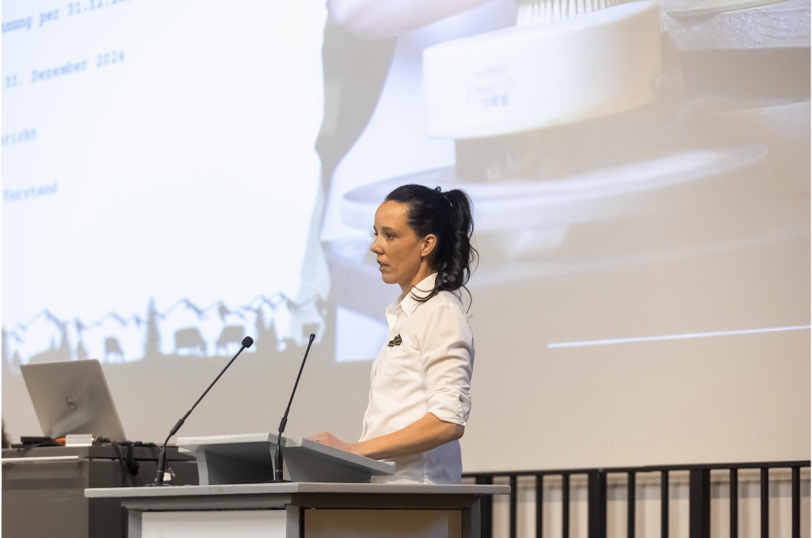 Marisa Pfander stellt die Finanzen vor und wie man in Zukunft im Marketing arbei...