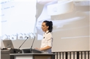 Marisa Pfander stellt die Finanzen vor und wie man in Zukunft im Marketing arbei...