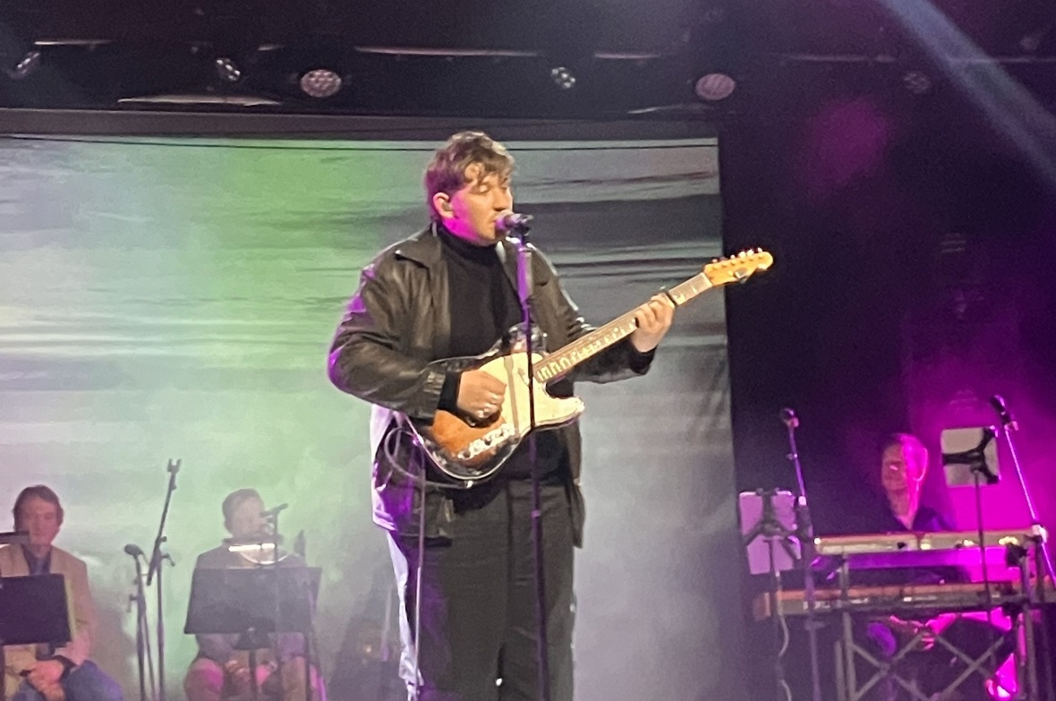 Marius Bear, Schweizer ESC-Vertreter 2022 sowie Teilnehmer des Formates «Sing me...