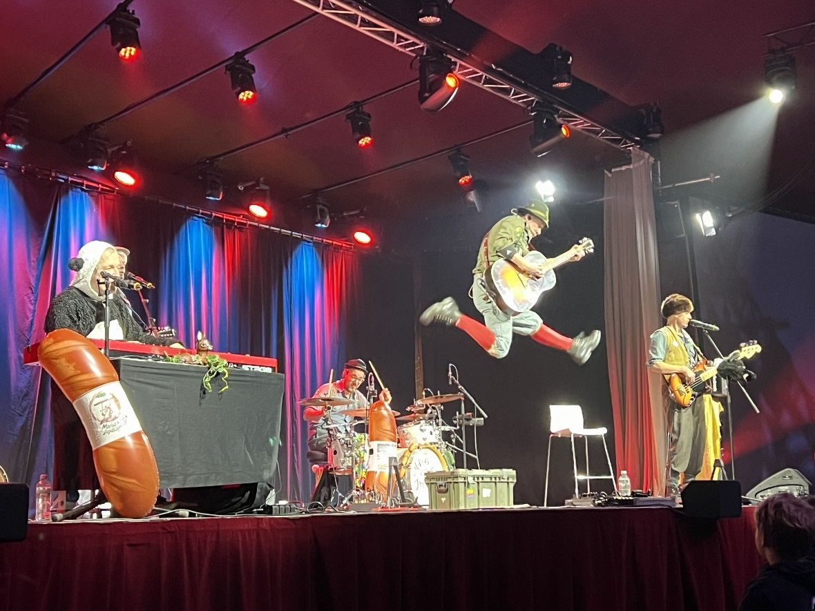 Marius fesselte sein junges Publikum vom ersten Ton an und überzeugte auch mit s...