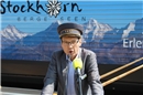Markus Hügli mit der Mütze der Stockhornbahn.