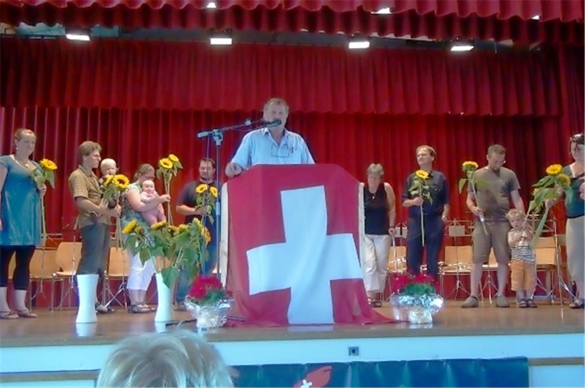 Markus Josi mit den Neuzuzügern.