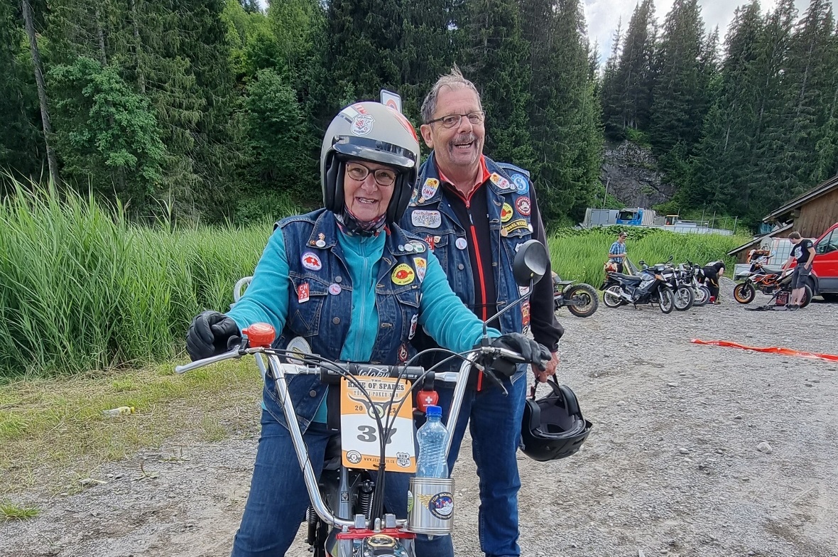 Marlies von den Töffli Fründe Winterthur und Onkel Werni mit dem Puch Jahrgang 7...