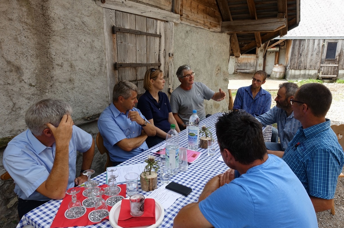 Martin Jutzeler erläuterte Christoph Ammann, Ariane Notaris, Jürg Gerber, Hansru...