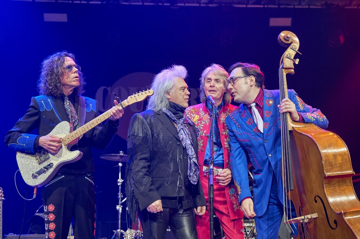 Marty Stuart (Zweiter von links) & His Fabulous Superlatives sorgten für den musikalischen Abschluss der beiden Konzertabende.