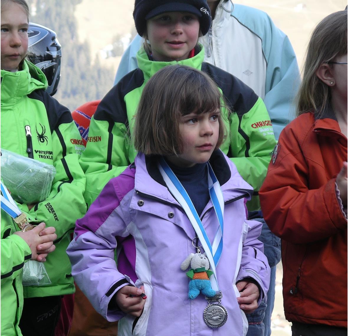 Maskottchen Snowly: Das kleine Stofftierchen hat für ein schönes Skifest gesorgt.