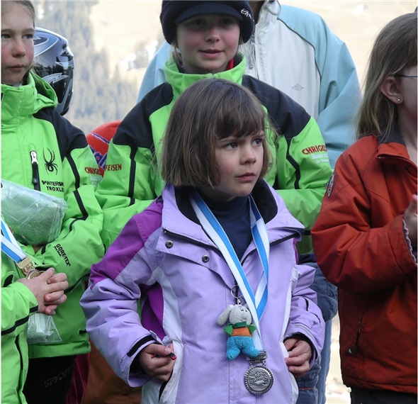 Maskottchen Snowly: Das kleine Stofftierchen hat für ein schönes Skifest gesorgt.