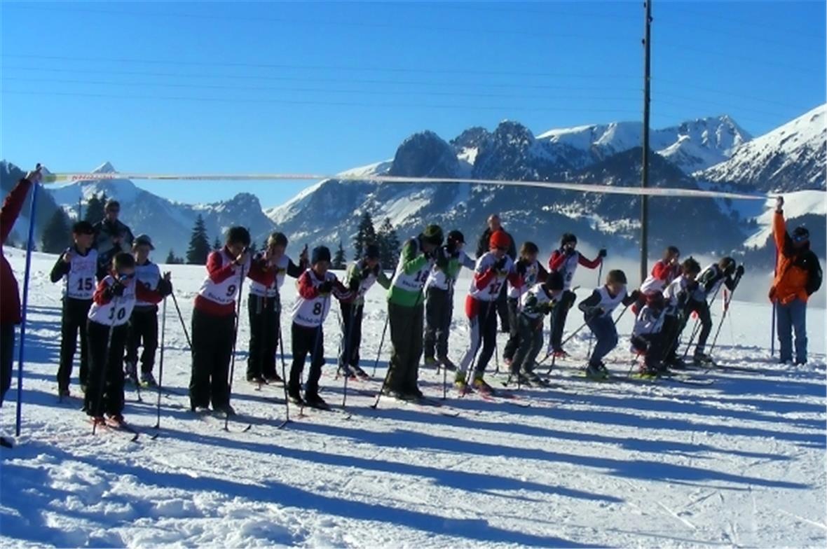 Massenstart beim Langlaufrennen.