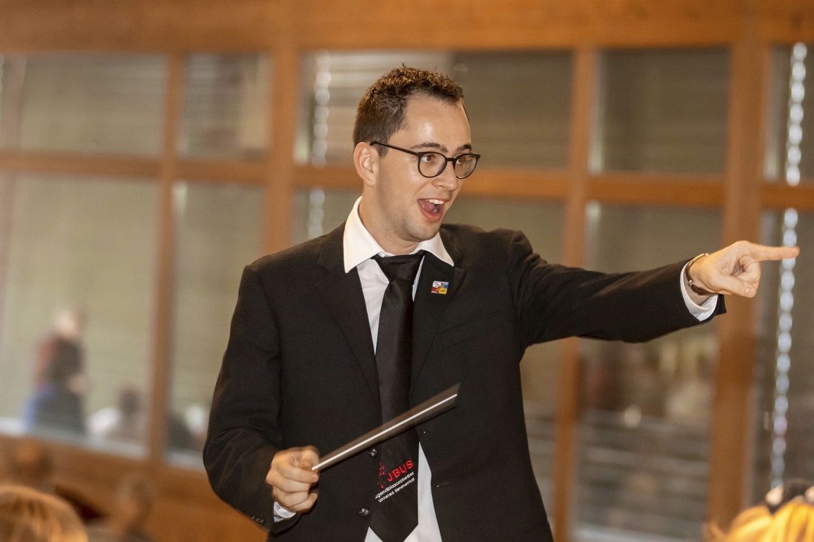 Matthias Kunz zeigte Emotionen beim Dirigieren.