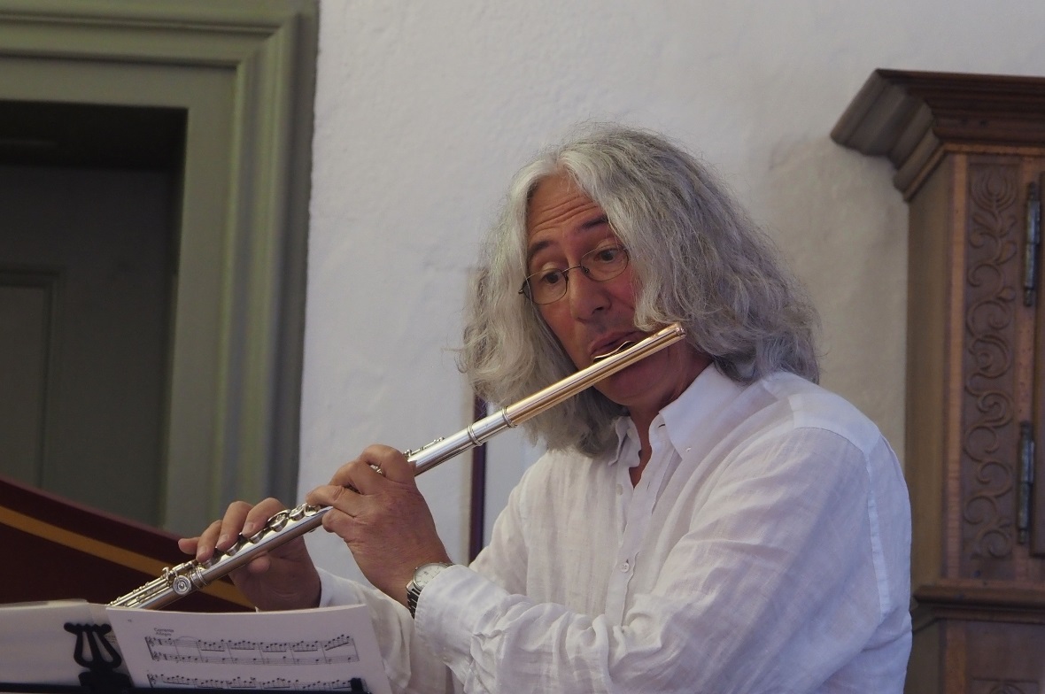 Matthias Stocker mit der Flöte.