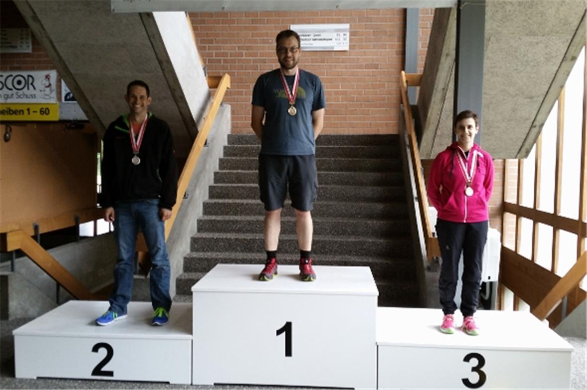 Medaillengewinner Drei-Stellungs match: 2. Marco Koller (Steffisburg), 1. Michael Bieri (Weissenburg), 3. Monika Zahnd (Kandergrund).