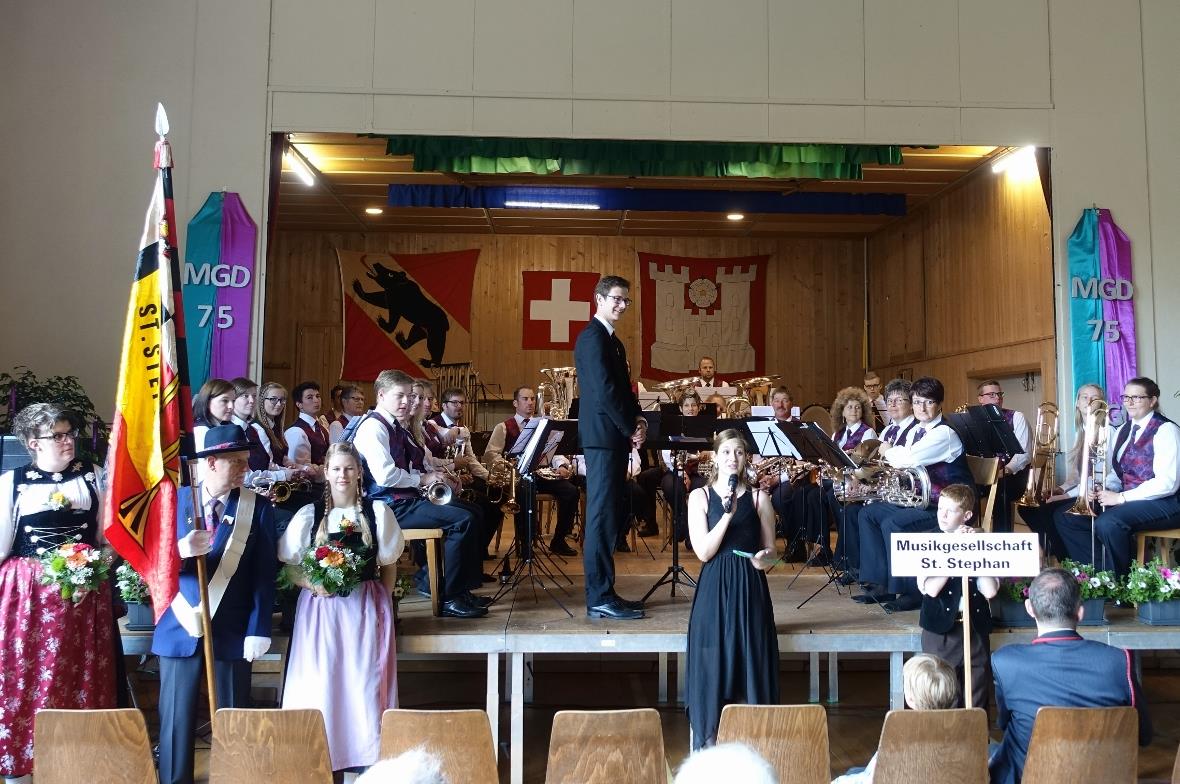 Melina Sigrist führte charmant durchs Konzertprogramm, welches durch die MG St. ...