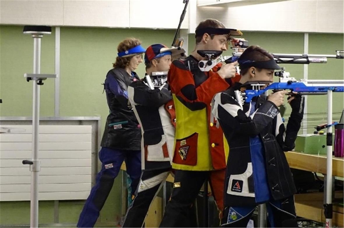 Michael Annen (Zweisimmen-St. Stephan) mit der rot gelben Jake.
