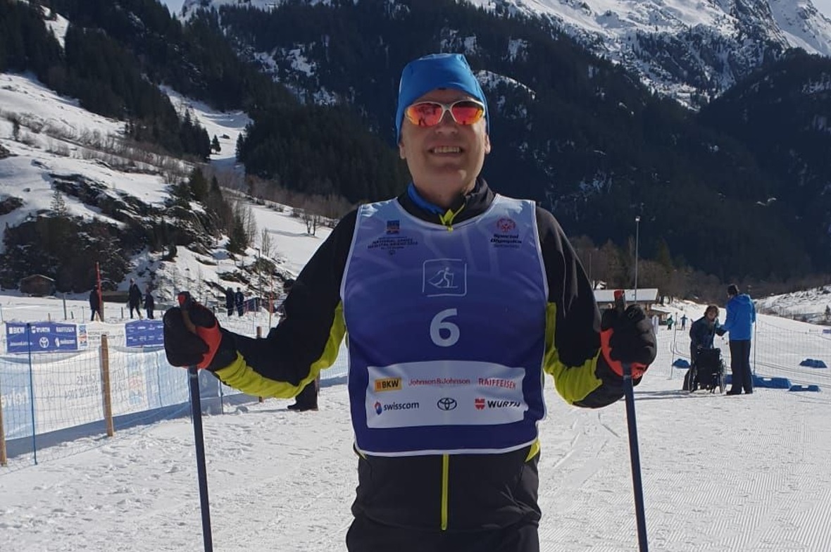 Michael Dorau beim Start in der Langlaufarena in Gadmen.