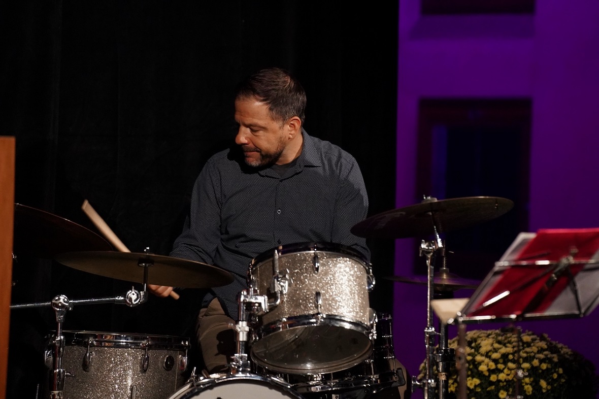 Michael Wipf an den Drums.