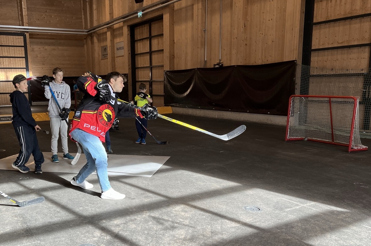 Mika Henauer beim Slapshot.