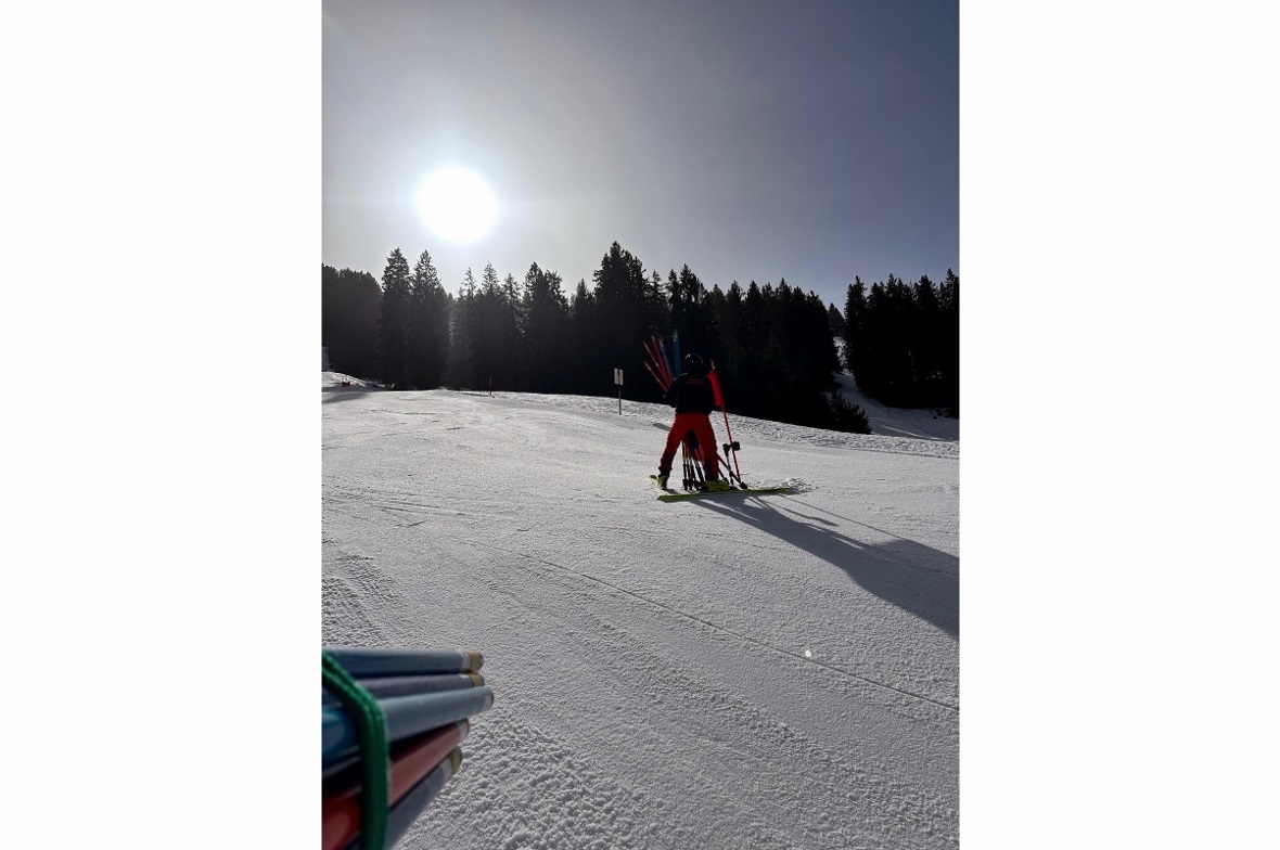 Mike von Grünigen beim Stecken des Laufes.