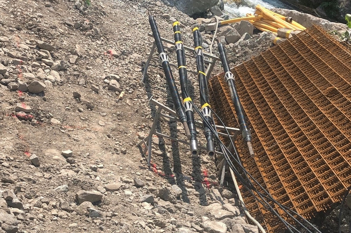 Mikropfähle mit Durchmesser 15–20 cm.