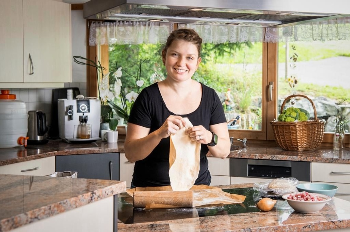Milena Knutti in ihrer Küche in Erlenbach, von wo letzten Freitag die Landfrauenküche ausgestrahlt worden ist.