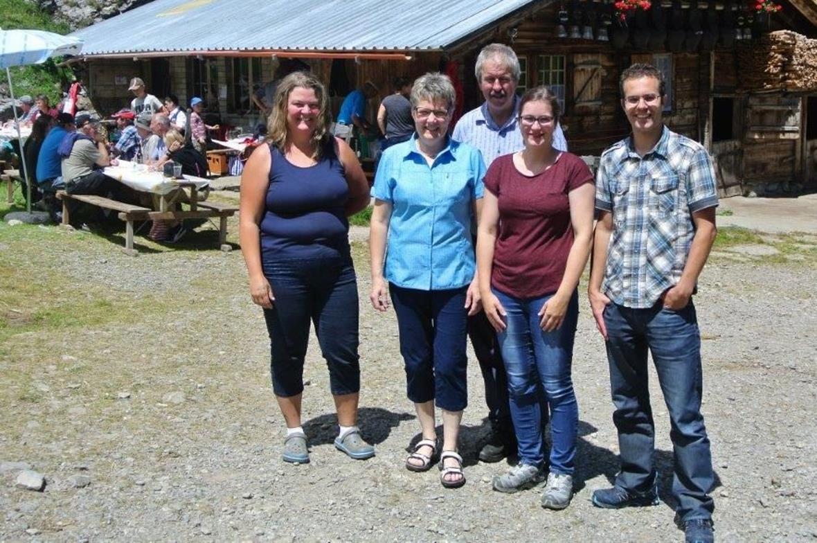Miriam Schneider, Gastgeberfamilie Gabi und Hans Rösti mit Tochter Erika und Bru...