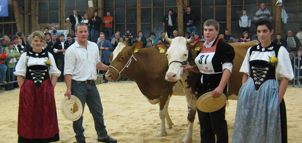 Miss SF Luca Amanda von Hans und Markus Eymann, Zweisimmen und Miss Schöneuter Larissa von Ueli Riesen, Boltigen.