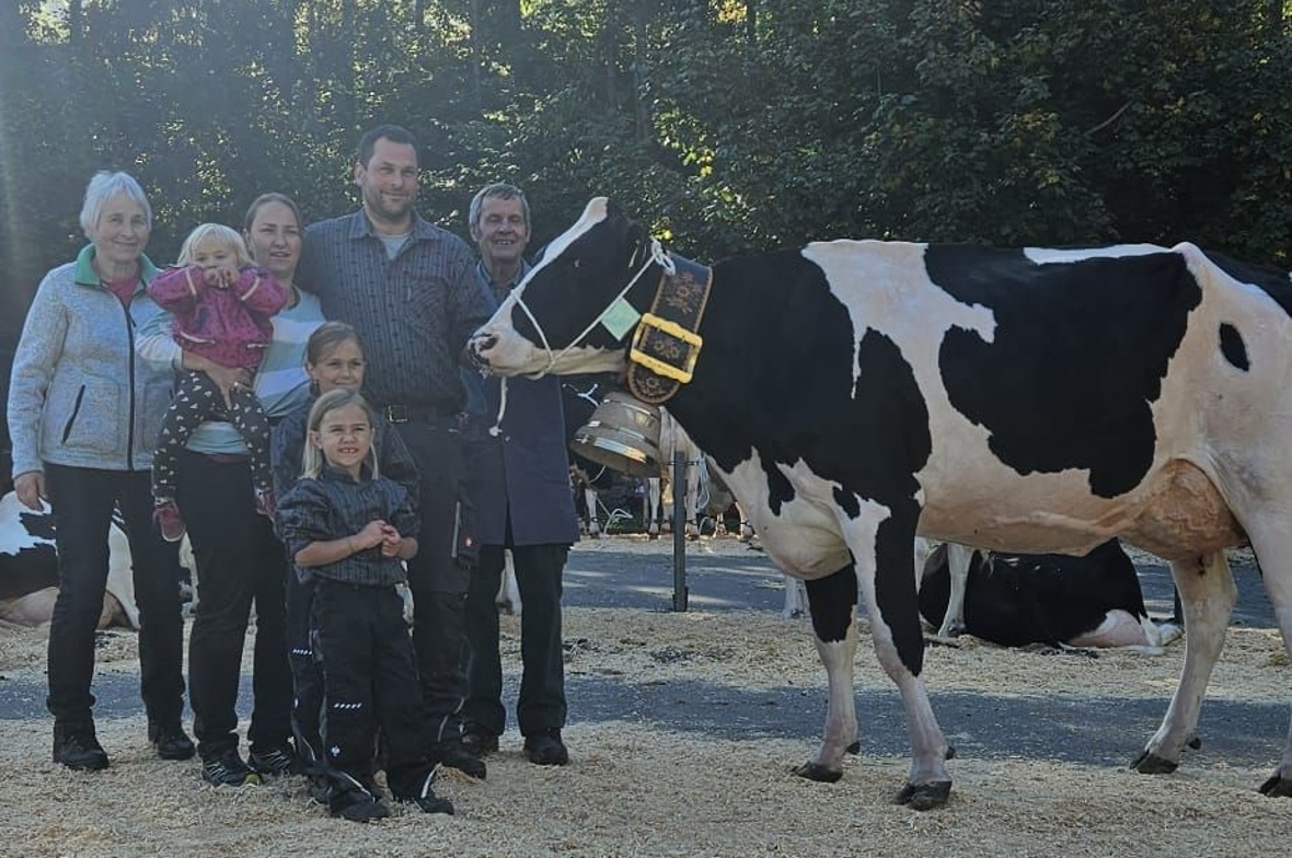 Miss Wimmis 2023: Bad Giulia von Familie Minnig, Sagimooshof. Sie gewann schon 2...