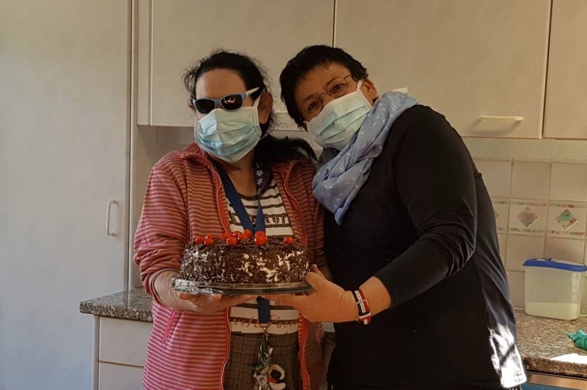 Mit Geburtstagskuchen bleibt man bei guter Laune.