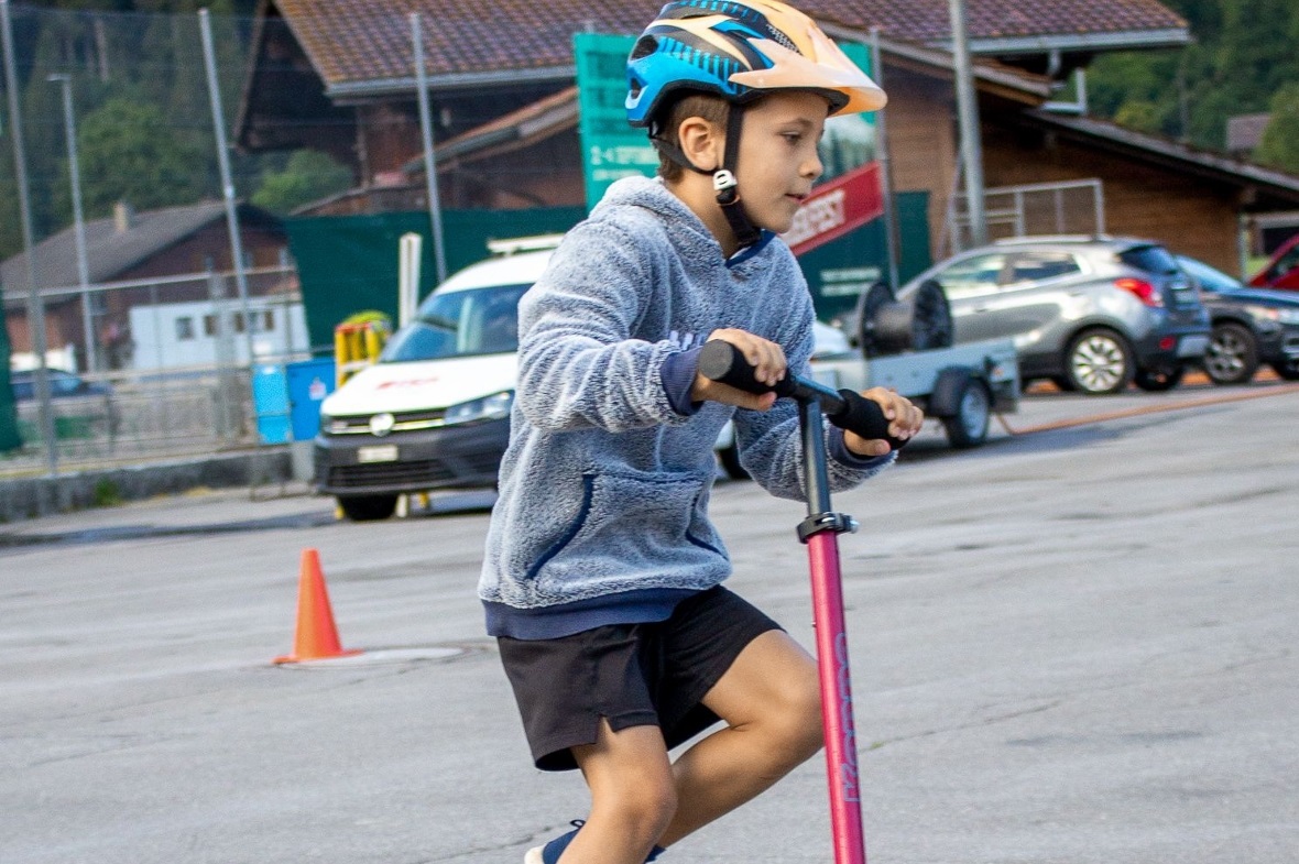 Mit Karacho um die Kurve – bloss nicht hinfallen.