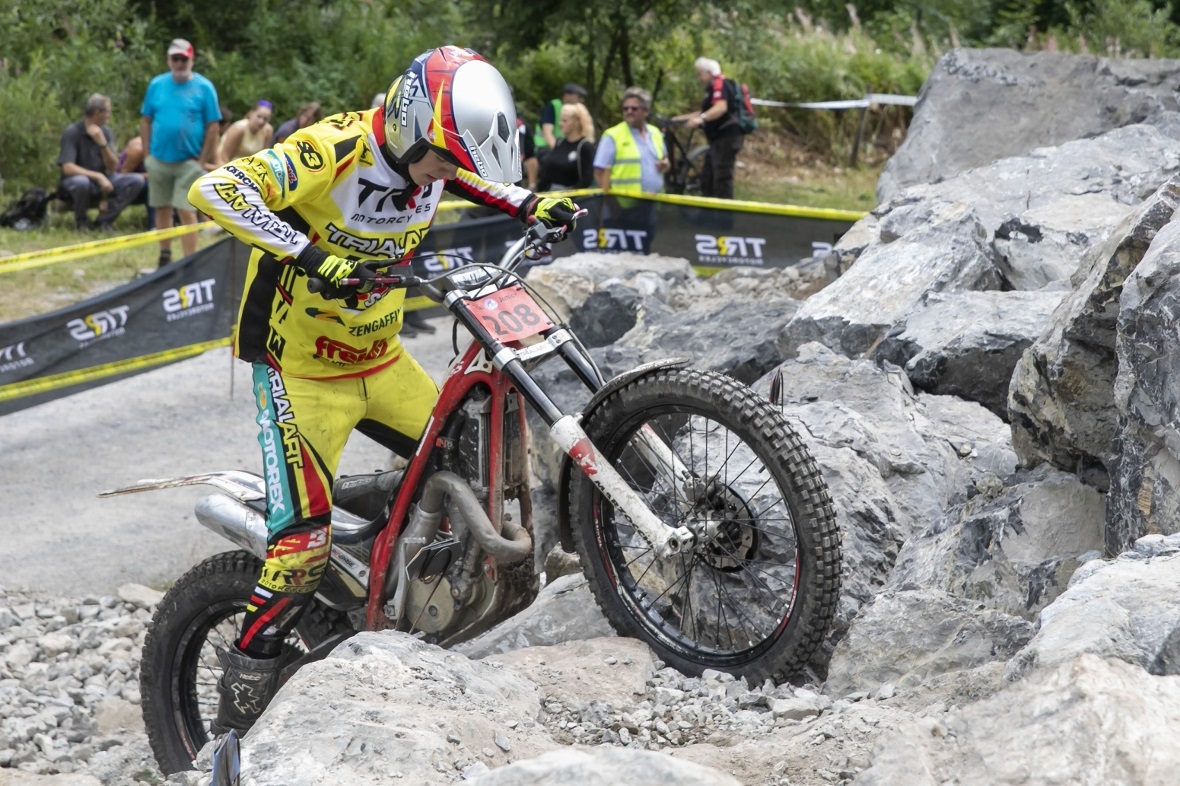 Mit Leidenschaft und grosser Freude fährt Marco Siegenthaler mit seiner Maschine...