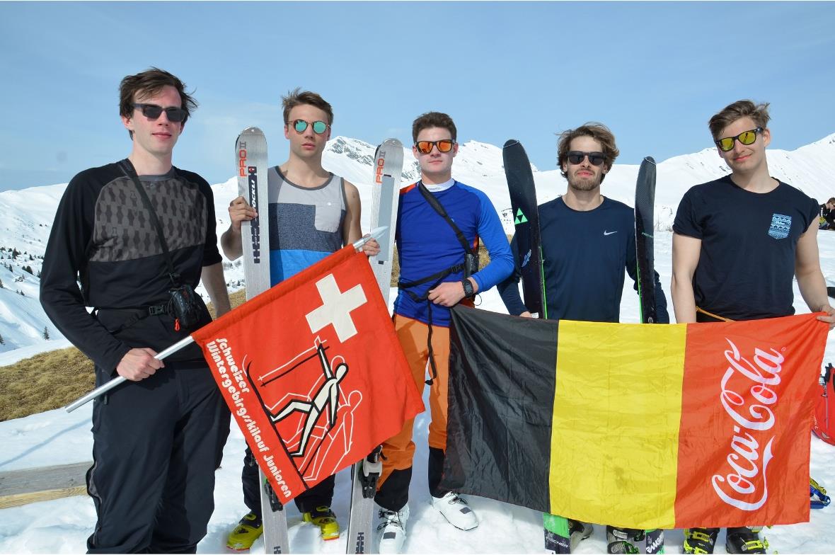 Mit Stolz hat die durchschnittlich jüngste Patrouille von Maximilian Rosenbaum, als jungen flämischen Löwen, die SUOV-Jugendstandarte am zweiten Tag mitgetragen und auch präsentiert.