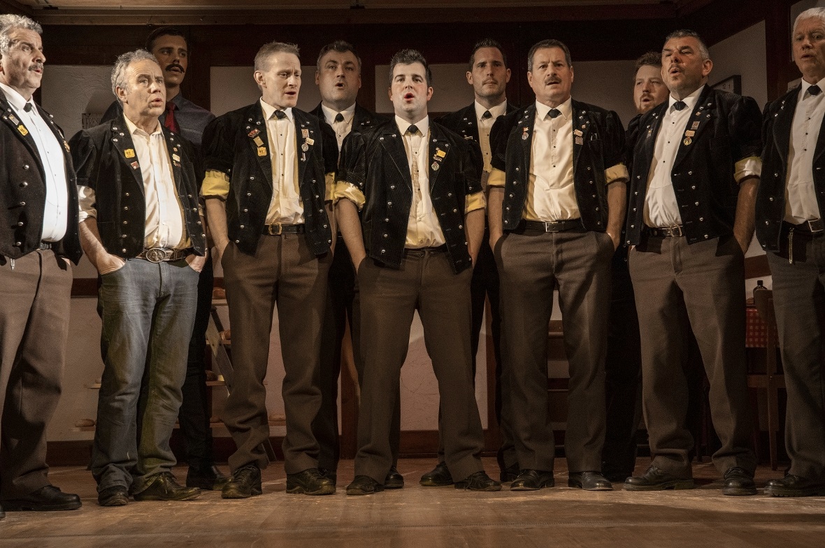 Mit dem «Bärgmorge-Jutz» eröffneten der Jodlerklub Flüehblüemli Därstetten den A...