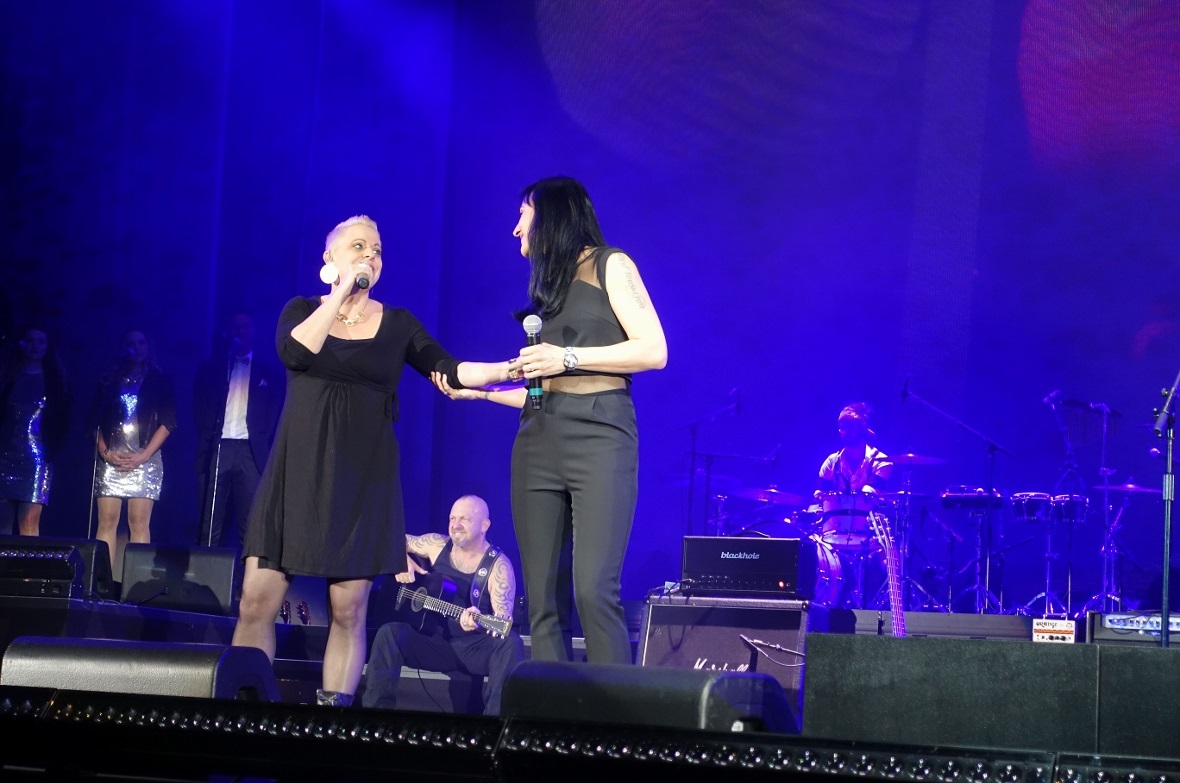 Mit dem Gölä-Klassiker «We Du am schlafe bisch» sangen sich Babs und Sandee Mose...