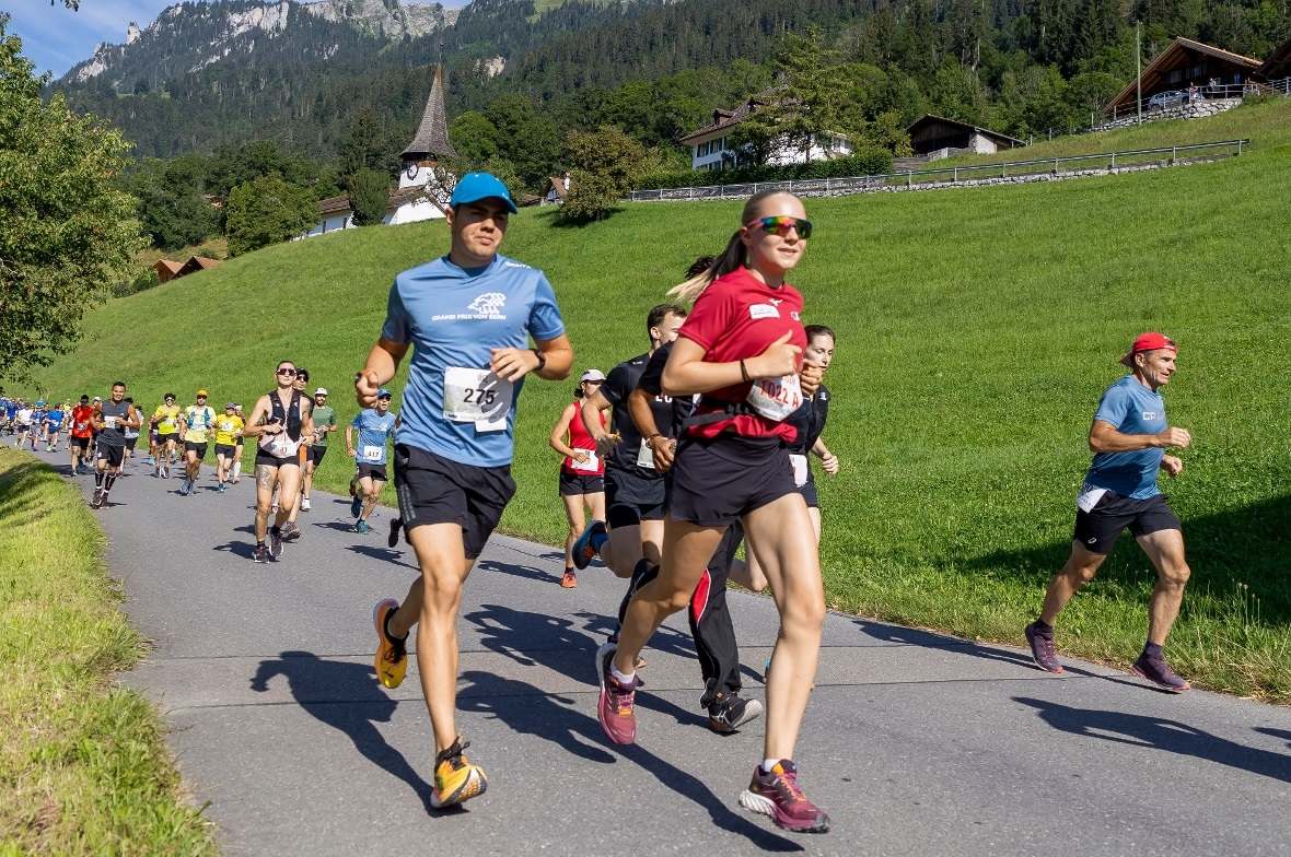 Stockhorn Halbmarathon: «Wichtig ist es dabei zu sein» Mit der Startnummer 1022 startete Michelle Künzi beim Staffellauf mit Papi Simon Künzi als Vater-Tochter-Power.