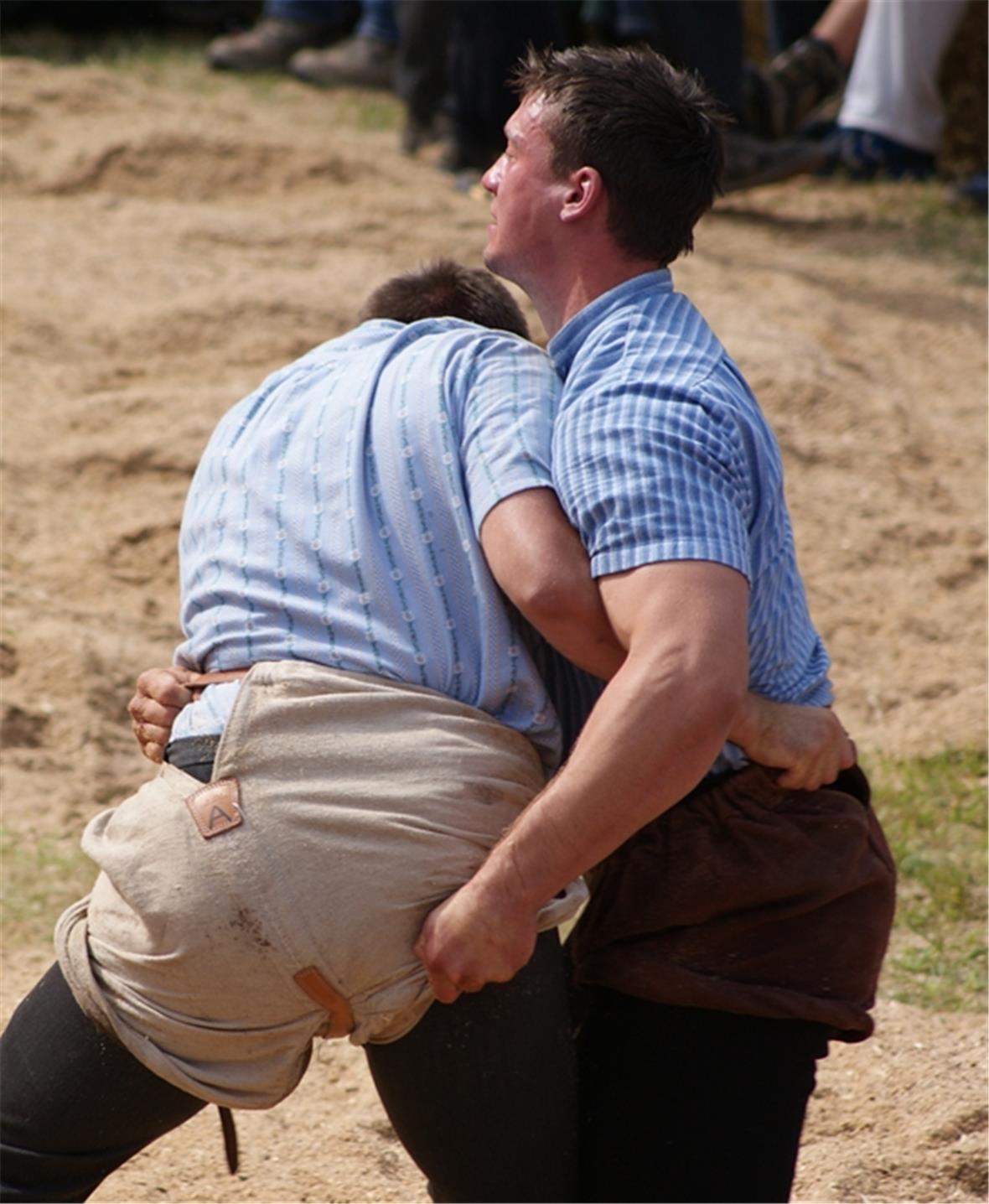Mit einem Blitzsieg im sechsten Gang über Hansjörg Gloggner schwang sich Kilian Wenger noch auf den geteilten zweiten Rang am Brünigfest.