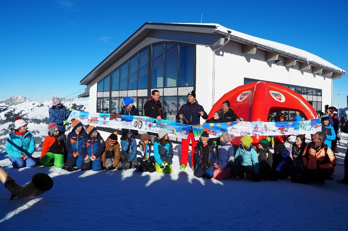 Mit einer kurzen Ansprache begrüsste Alt-Bundesrat Adolf Ogi die Anwesenden vor ...
