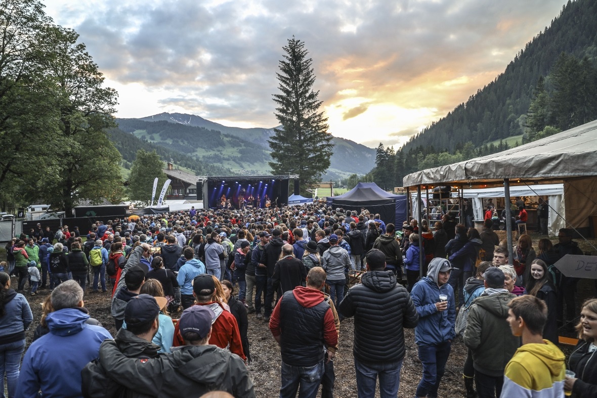 Mit einer schönen Abendstimmung ging der zweite Festivaltag in die Nacht über.