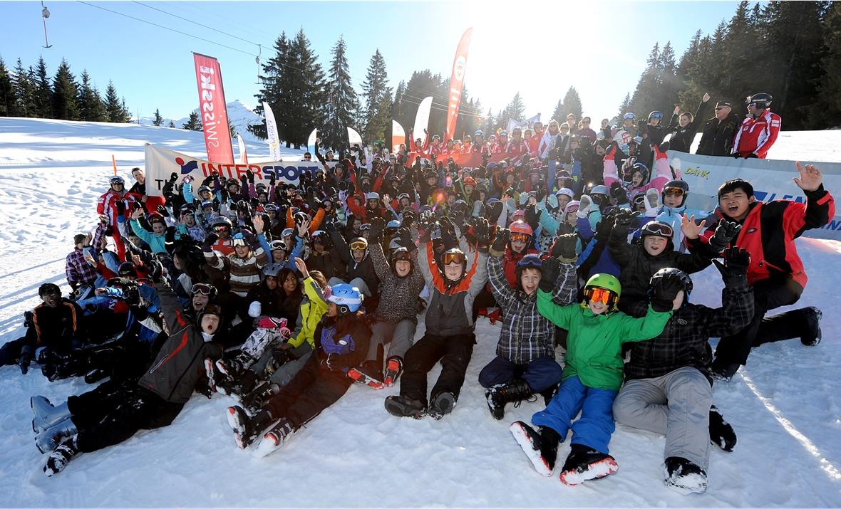 Schneesport mit einer Olympiasiegerin erleben! Mit rund 160 Kindern wird diese Woche täglich Schneesport möglich gemacht.