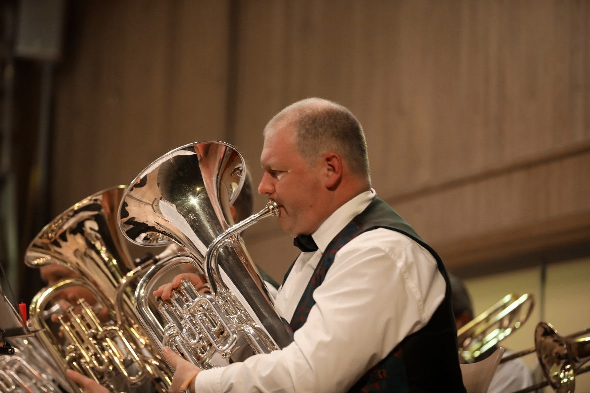 Mit viel Energie wurde das Adventskonzert vorgetragen.