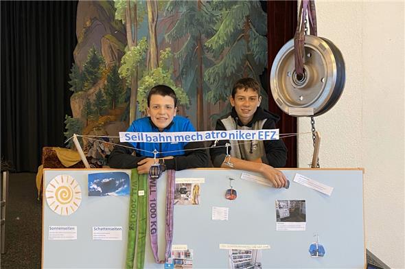 Mit viel Fantasie und Begeisterung wurde den Mitschülern und Lehrern an den Berufsständen über die Berufserkundungswoche berichtet.