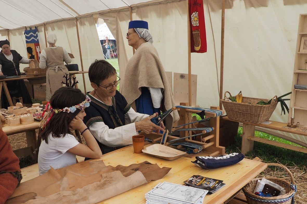 Mittelalterliche Webtechniken wurden vorgeführt.