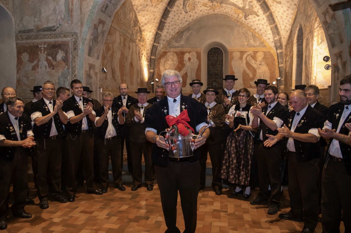 Mittendrin statt nur dabei. Dirigent Martin Jutzeler erhielt von allen Beteiligt...