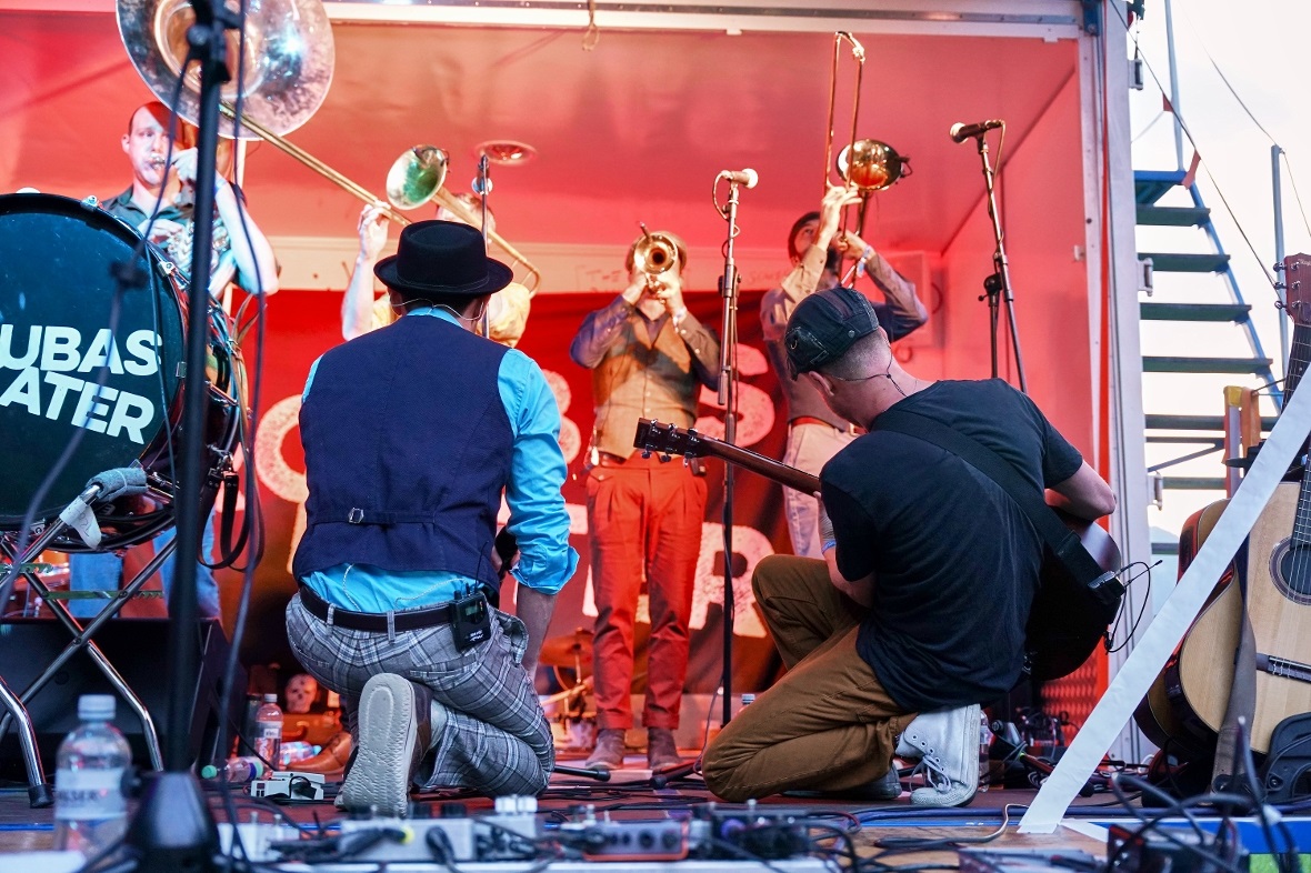 Mittsommerfestival 2023 mit Troubas Kater an der Lenk.