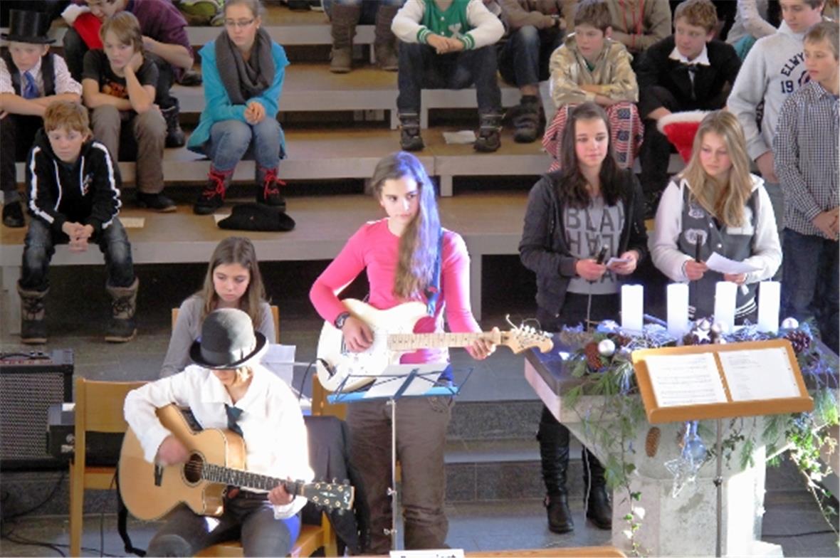 Moderne Weihnachtsklänge rundeten die Feier der Oberstufe ab.