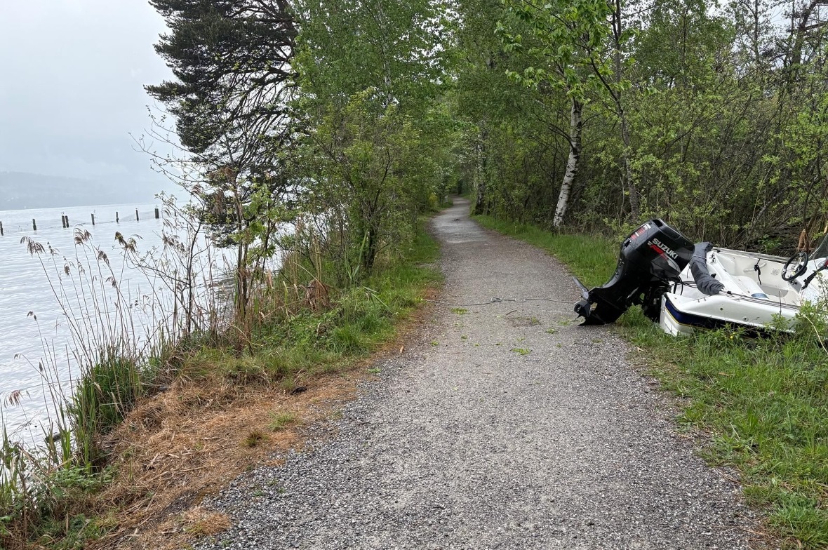 Motorboot_an_Land.