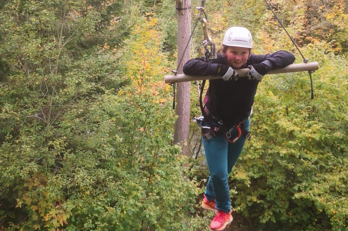 Mutig unterwegs auf dem Hochseil.