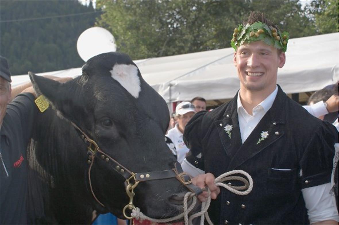 Nach Braunvieh-Stier Arnold gab’s diesmal den Red Holsteiner Graciano.