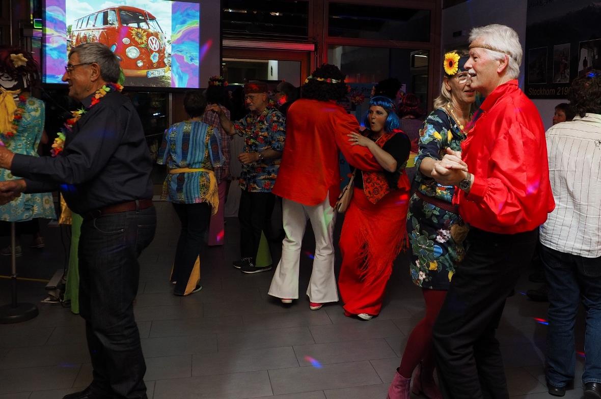 Nach Hits von bekannten Bands wie die Bee Gees, die Beatles, «Les Sauterelles», ...