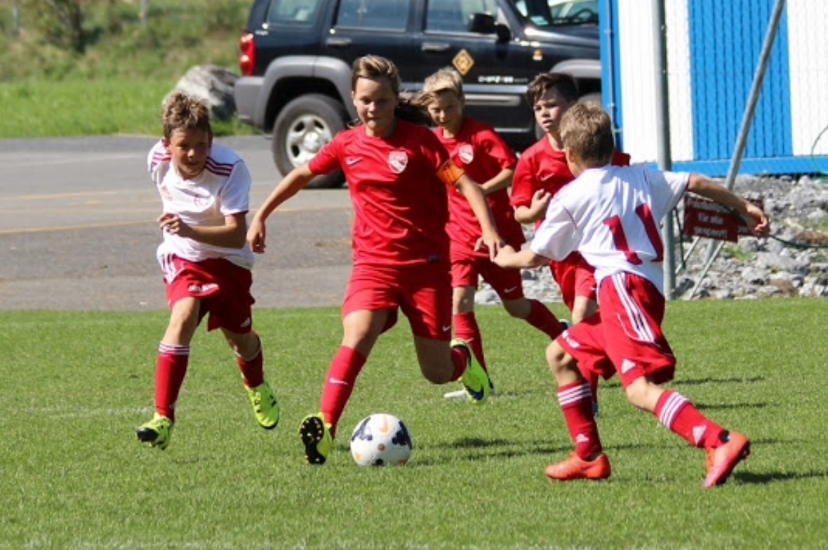 Nach dem FC Obersimmental, spielten sie beim FC Thun.